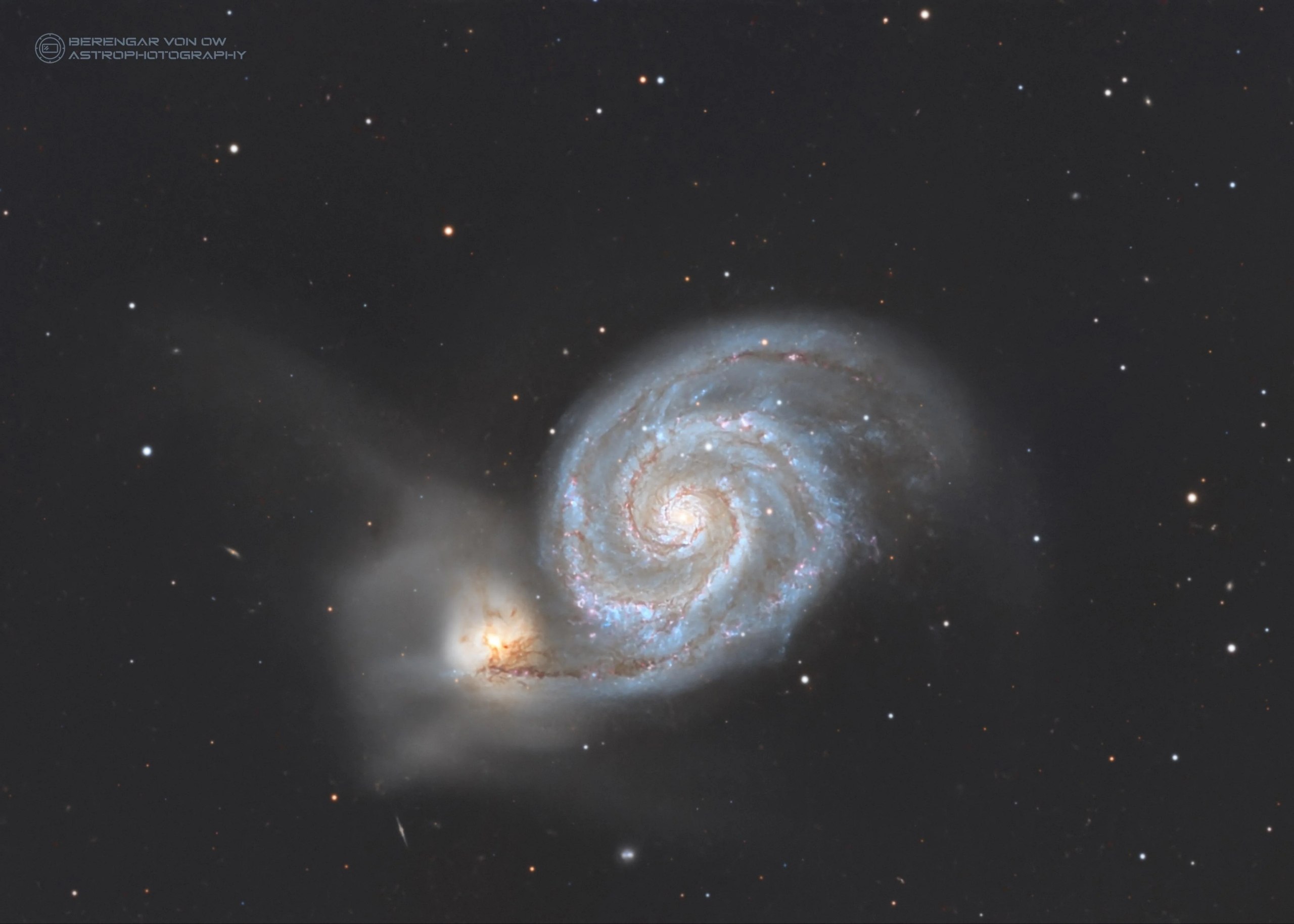 Fotografía amateur de la galaxia Messier 51 desde un jardín particular