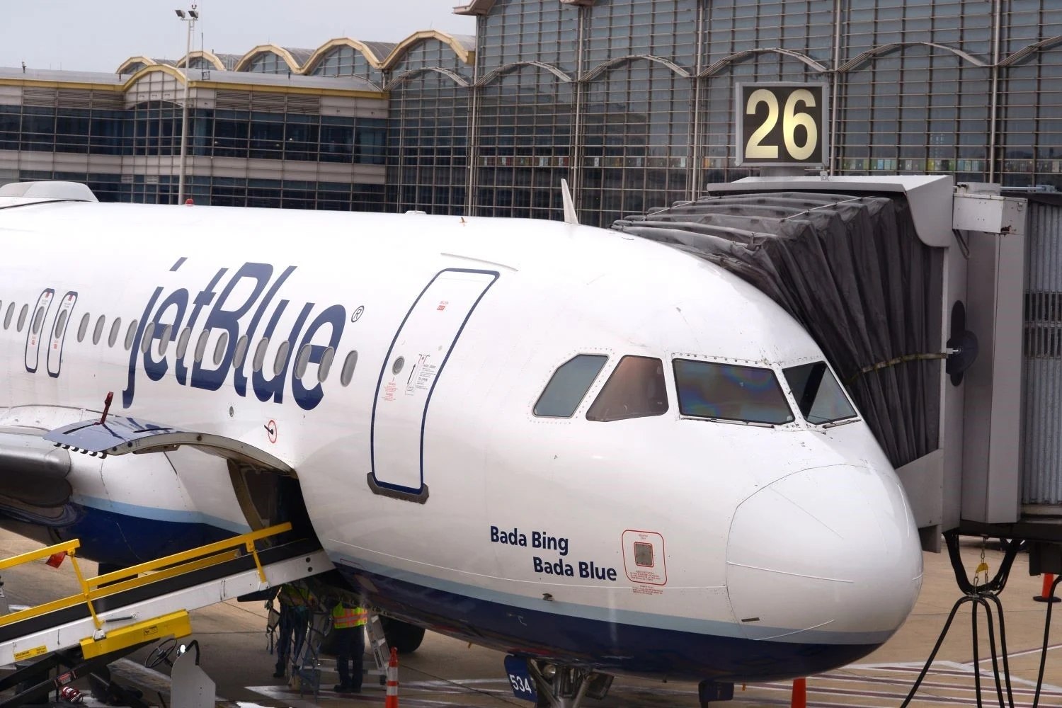 JetBlue responde a las acusaciones de usar precios de vigilancia tras un tuit viral