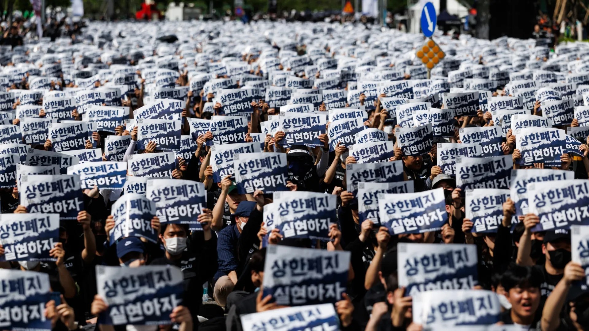 Más de 30.000 trabajadores de Samsung se manifiestan pidiendo bonuses de 400.000 dólares por empleado