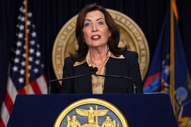 Nueva York obliga a etiquetar a los 'intérpretes sintéticos' generados por IA en los anuncios