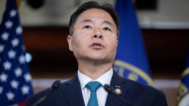 El congresista Lieu insiste en aprobar este año la ley del ‘interruptor de apagado’ para IA tras repetidos hackeos de agentes autónomos