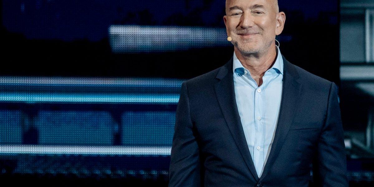 Amazon todavía le paga a Jeff Bezos un salario anual de $80,000 pero $1.6 millones en viajes y seguridad