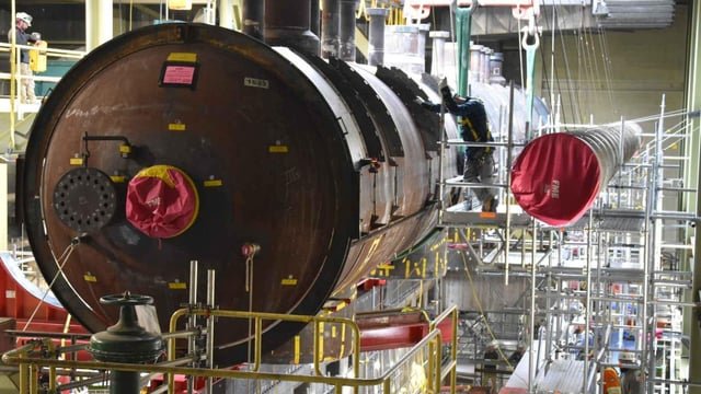 Canadá realiza un agujero en el techo de un reactor nuclear activo para reemplazar generadores de vapor y extender su vida útil 35 años