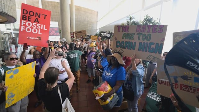 Activistas climáticos se enfrentan a un nuevo enemigo: los centros de datos
