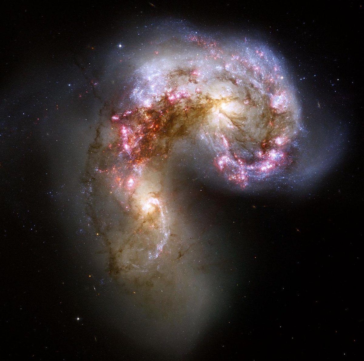 Galaxias que chocan hacen el amor, no la guerra