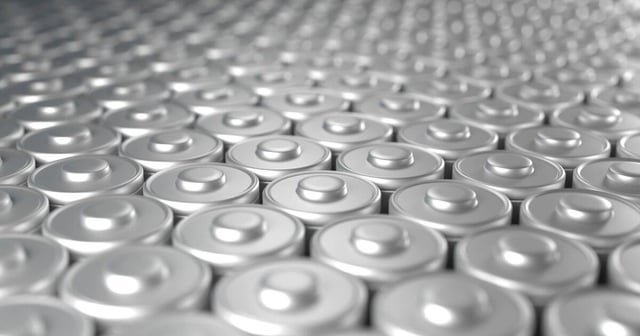 Baterías de litio muertas reviven al 95% de su capacidad con un baño electroquímico