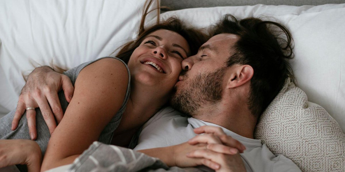 Fantasear con otra persona durante el sexo es común y no indica necesariamente problemas de pareja, según estudio