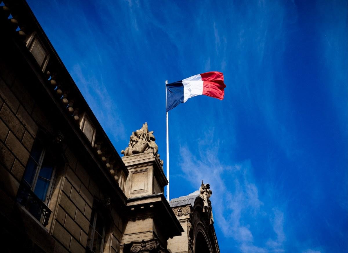 Francia abandona Windows por Linux para reducir dependencia tecnológica de EE.UU.