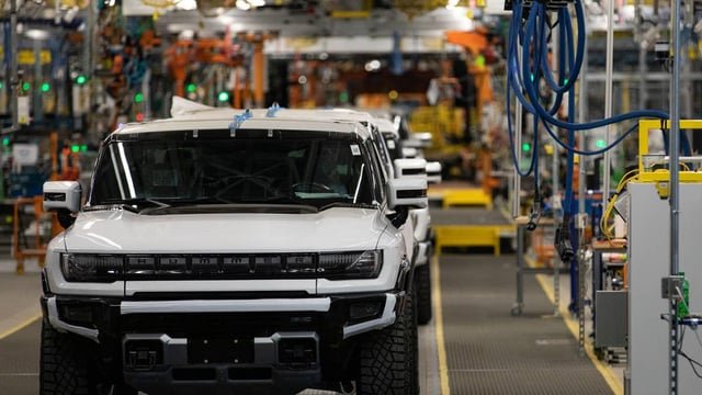 GM despide 1.000 trabajadores en su planta de vehículos eléctricos y suma robots