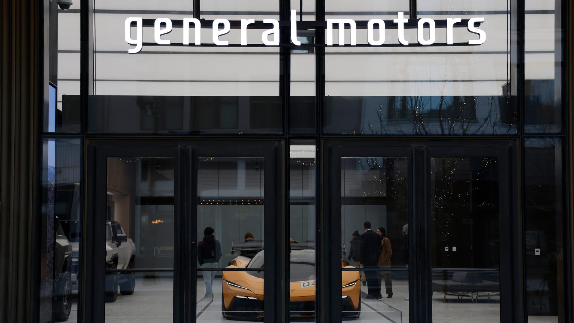 General Motors recorta cientos de empleos de TI: ¿ahorro o error estratégico?
