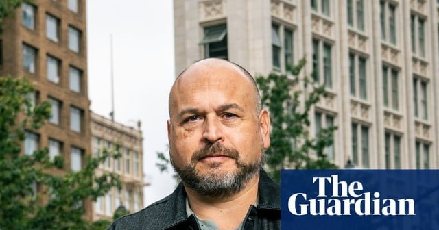 "Si no contraatacamos, no tenemos futuro": el periodista que se enfrenta a los 'tecnofascistas' de Silicon Valley