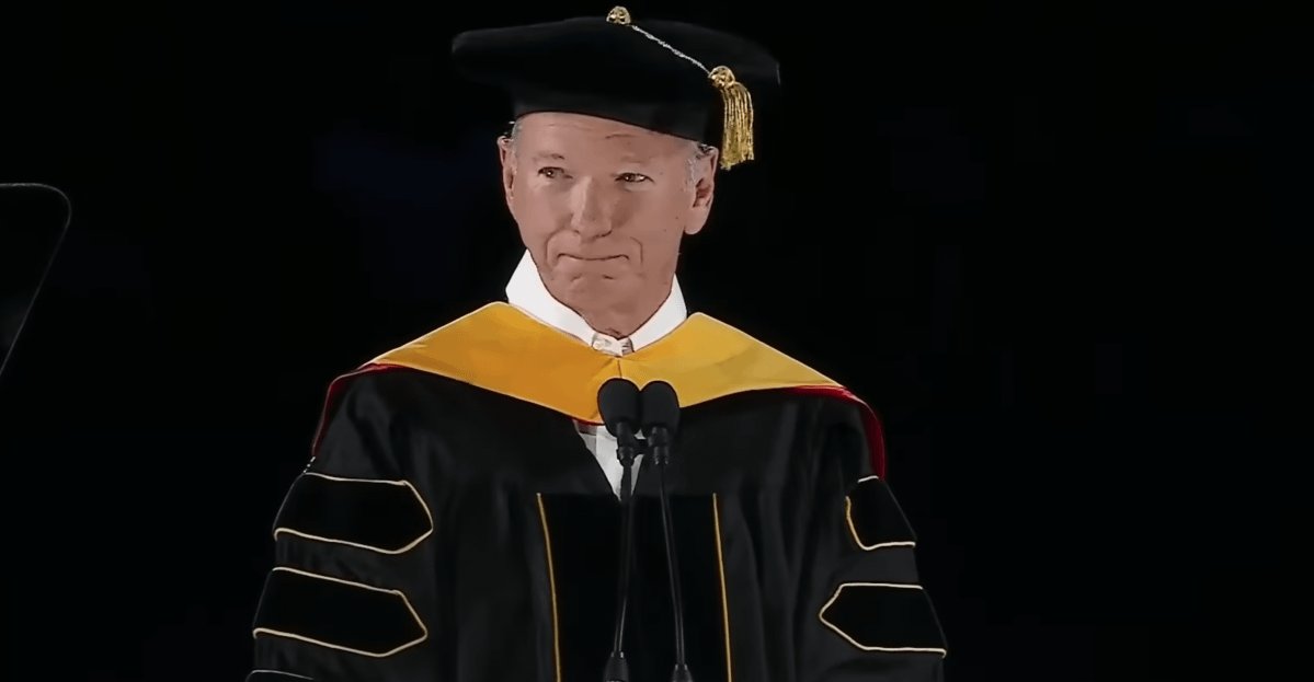 En tiempos desesperados, los graduados encuentran esperanza humillando a CEOs tecnológicos / ‘Se merecen todo lo que reciben’ (Abucheos)