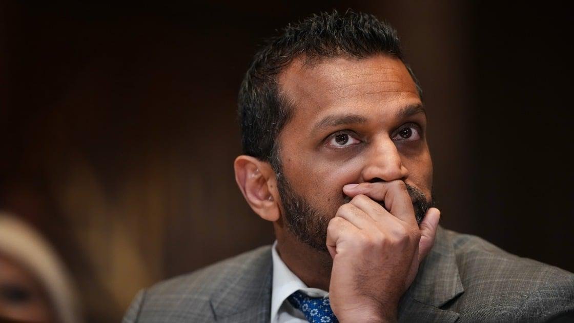 El sitio de ropa de Kash Patel intenta engañar a los visitantes para que instalen malware