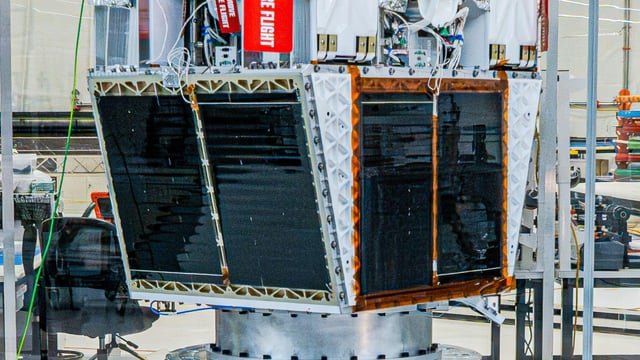 Satélite 'espejo espacial' promete iluminar la Tierra de noche tras aprobación de la FCC