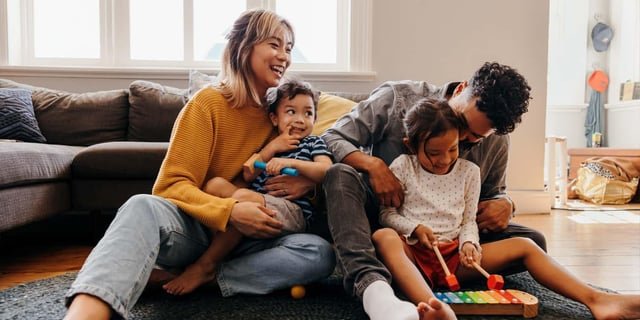 No tener hijos no reduce la felicidad, pero exceder el número deseado sí, sugiere estudio
