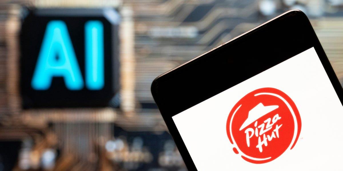 El sistema de IA de Pizza Hut causó problemas 'en cascada' y daños por 100 millones de dólares, según alega un franquiciado en una nueva demanda