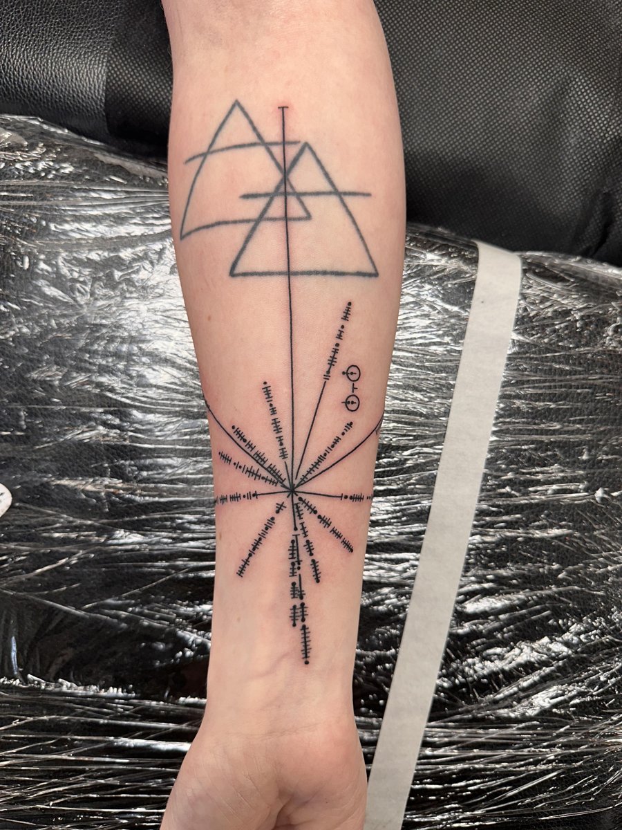 Un tatuaje del mapa de púlsares de la Voyager protagoniza r/space