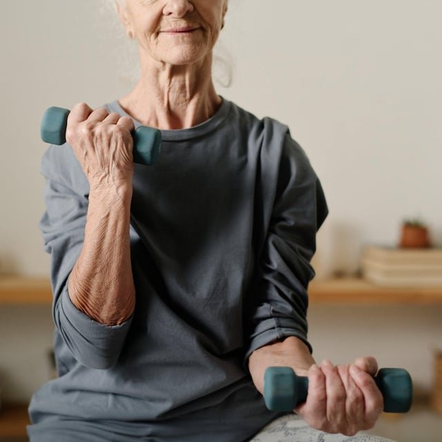 90-120 minutos semanales de entrenamiento de fuerza se asocian con una reducción del 13% en el riesgo de muerte prematura, según un estudio de tres décadas con casi 150.000 adultos