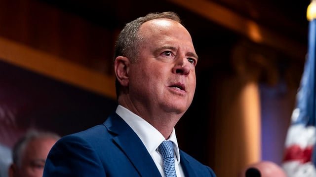 Schiff presenta un proyecto de ley para restringir el uso de IA del Pentágono sin intervención humana