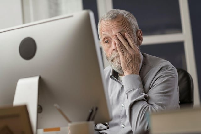 Trastornos del sueño afectan al 70% de los trabajadores en la mediana edad, vinculados al estrés laboral