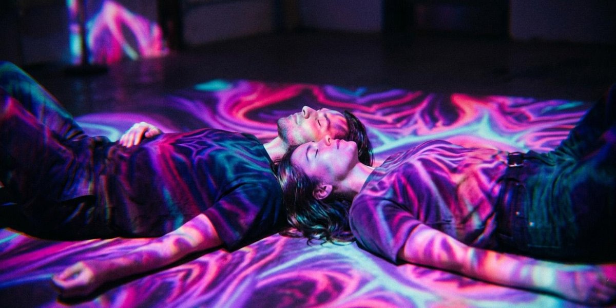 Consumir psicodélicos en pareja fortalece la relación, pero hacerlo solo puede llevar a la ruptura