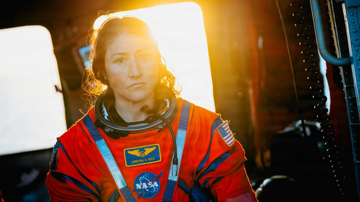 Los astronautas de Artemis II contemplan el atardecer tras aterrizar en el Pacífico