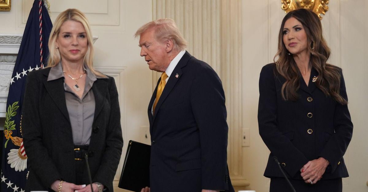 La administración Trump violó la Primera Enmienda al forzar la retirada de apps de rastreo del ICE