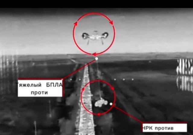 Ucrania realiza asaltos aéreos lanzando robots desde drones