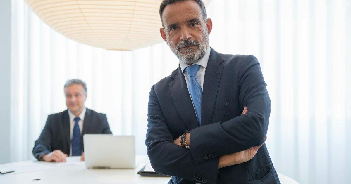Estudio: Hombres blancos en EE.UU. tienen 4 veces más riesgo de suicidio y menor felicidad que otros grupos