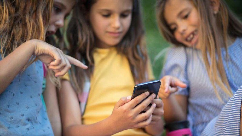 Investigadora afirma que los límites de edad en redes sociales son un callejón sin salida