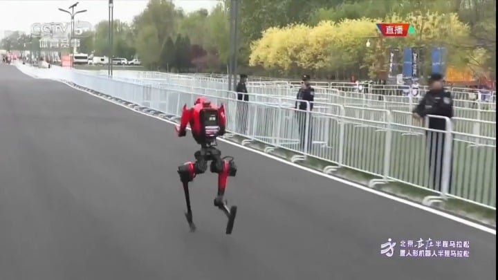 Pekín acoge la primera carrera de robots humanoides que supera los 20 kilómetros