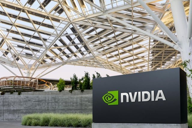 NVIDIA se asocia con Apollo, BlackRock, Blackstone, Brookfield, Goldman Sachs y KKR para crear plataformas de financiamiento de infraestructura de cómputo de IA que movilizarán más de 500 mil millones de dólares de capital de terceros